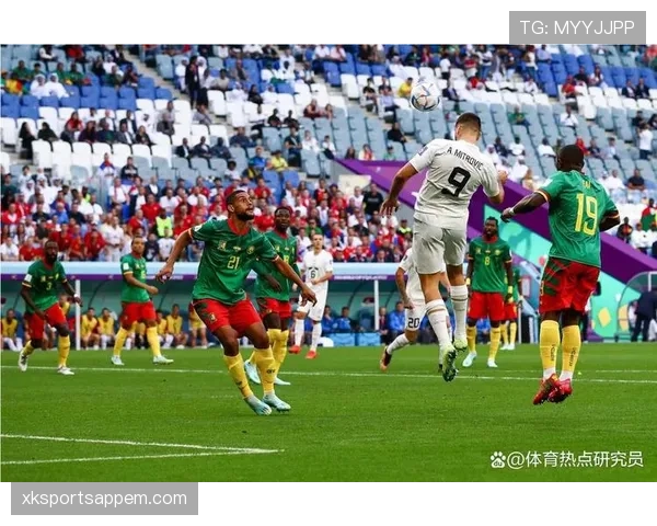 角球判定标准：什么情况下必须判给进攻方角球？